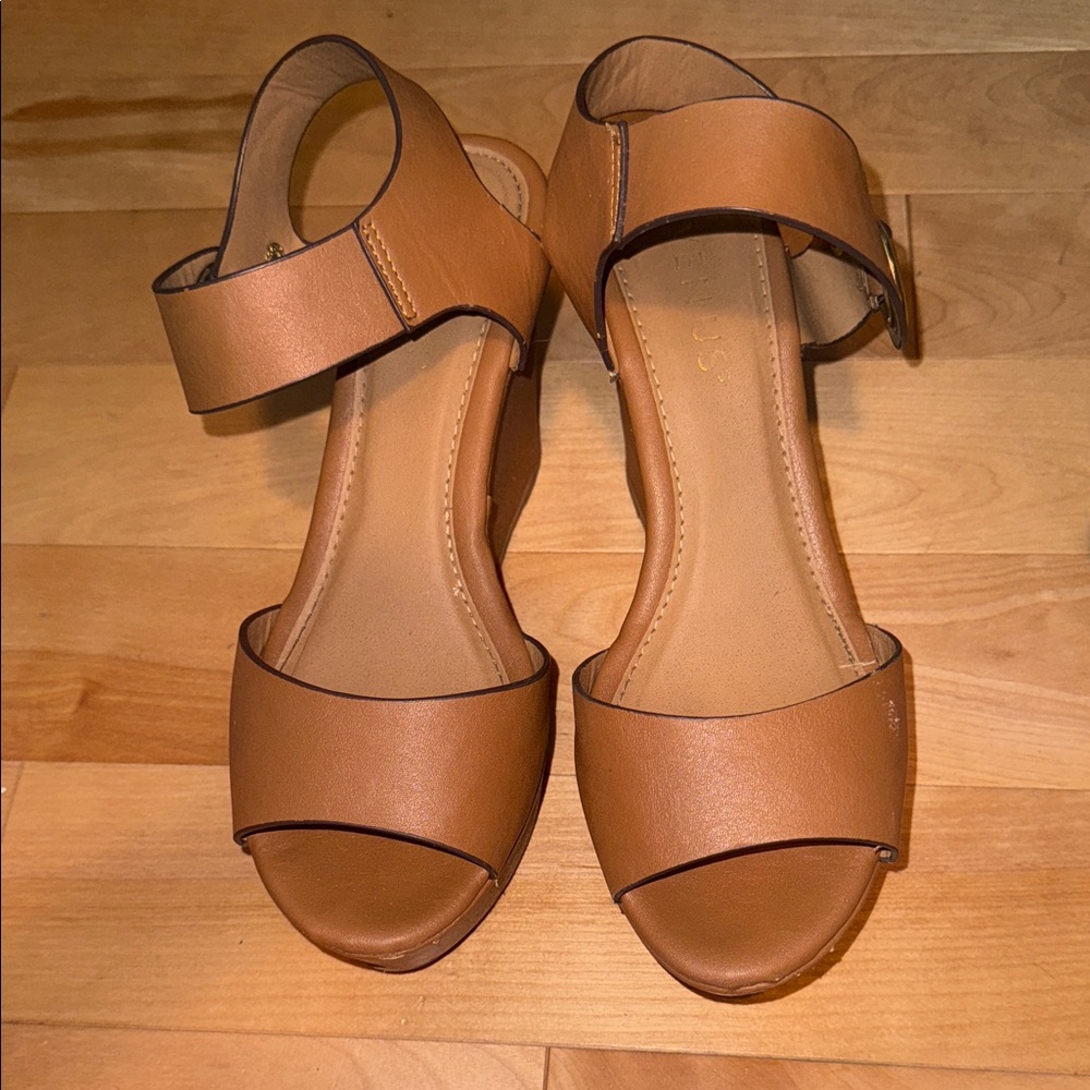 Venus Women's Tan platform wedge Sandals 9
